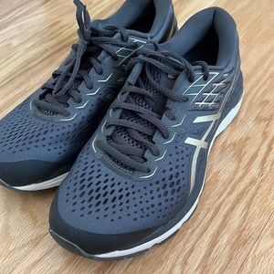 Woman’s ASICS Size 9.5